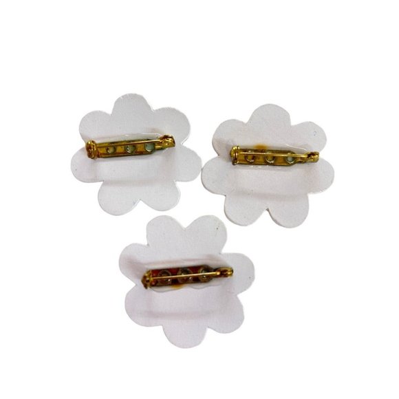 Set of 3 Pastel Flower Brooches 1.75" Diameter Pins Retro Look Plastic - Picture 4 of 6